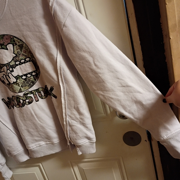 2/$10 Time And Tru Woodstock Graphic Sweatshirt XS - Picture 4 of 6